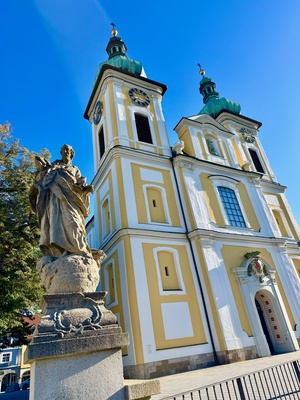 Donaueschingen St. Johann mit Skulptur