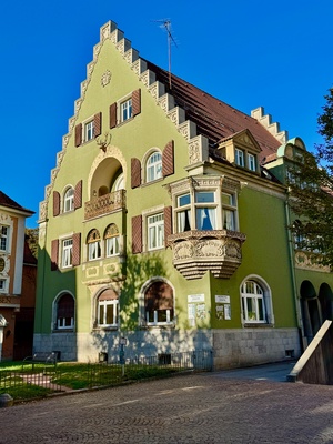 Historisches Geb&auml;ude mit Erker und Treppengiebel