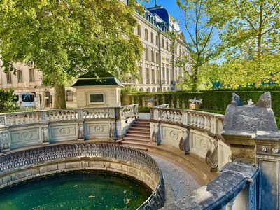 Donauquelle mit F&uuml;rstenschloss in Donaueschingen