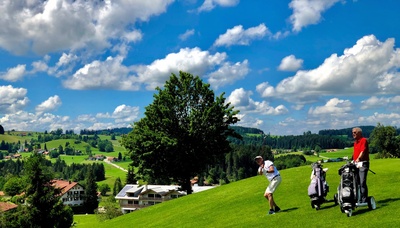 Golfer am Berghang